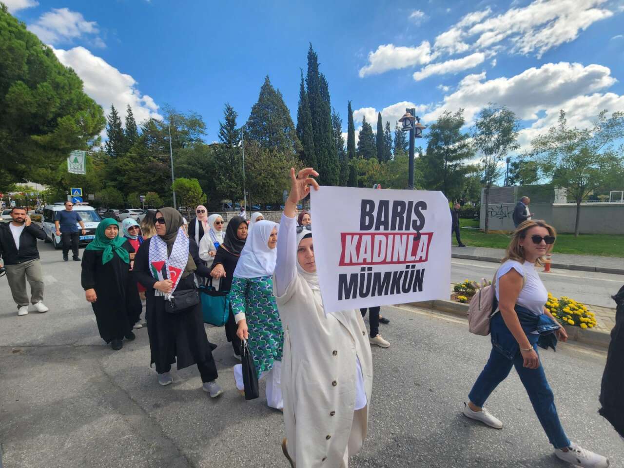 Muğla’da AK Partili Kadınlardan “Beyaz Kıyafetlerle” Sessiz Çığlık Eylemi 3